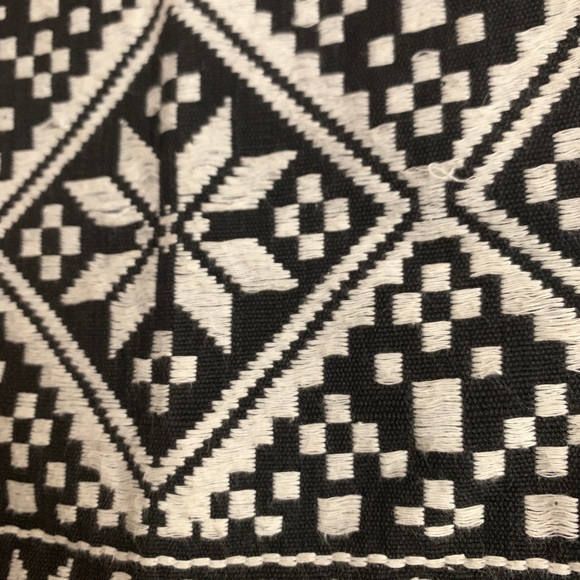 Embroidered crossbody bag w/ fringe - Picture 2 of 4